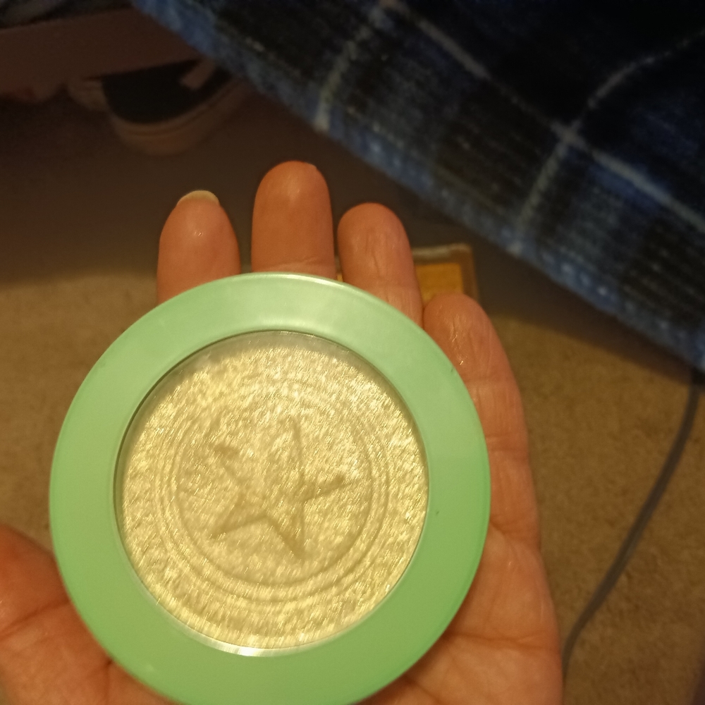 Jeffree Star extreme frost highlighter